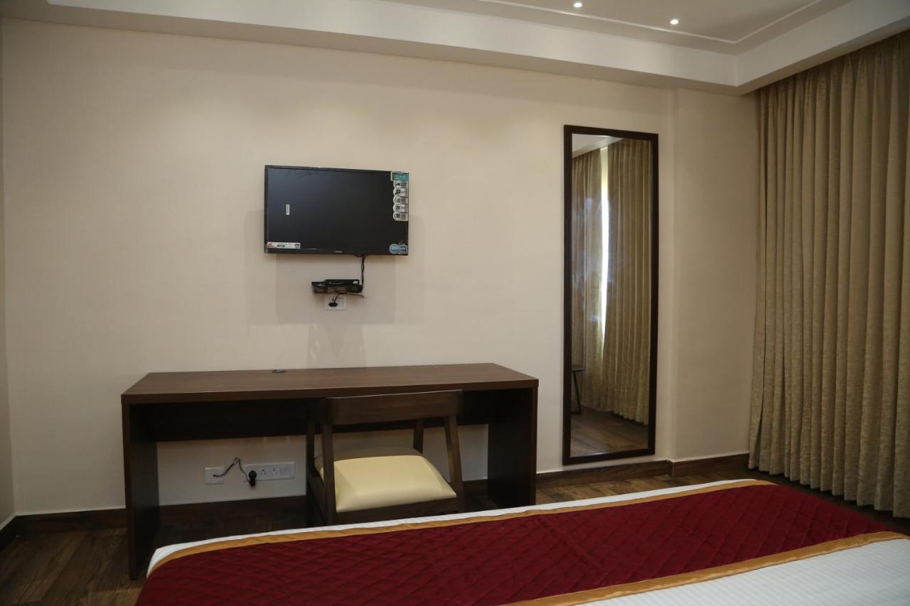 Hotel Skanda Palace Thiruttani Exterior foto