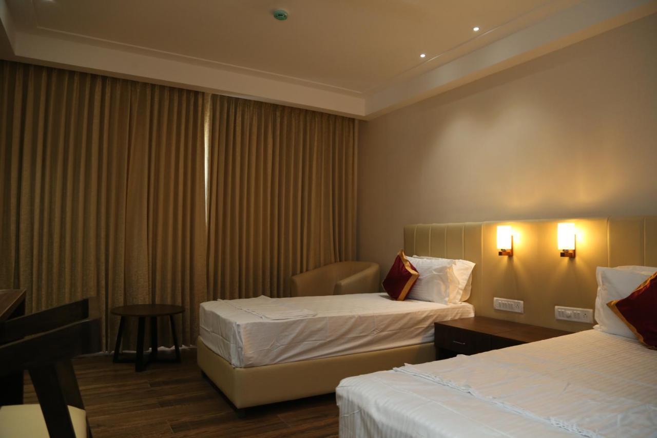 Hotel Skanda Palace Thiruttani Exterior foto