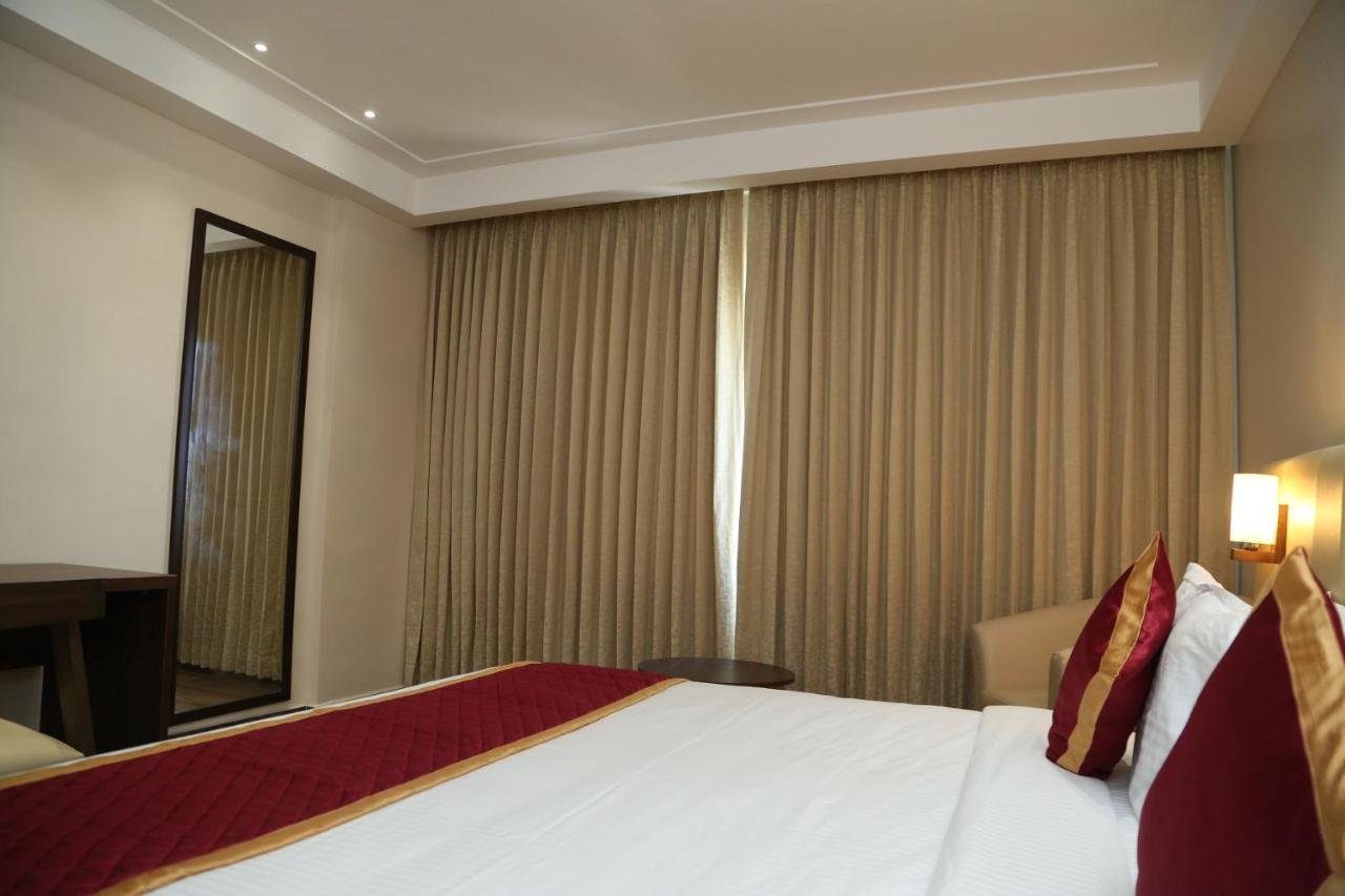 Hotel Skanda Palace Thiruttani Exterior foto